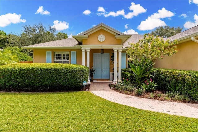 view of front of home featuring a front yard