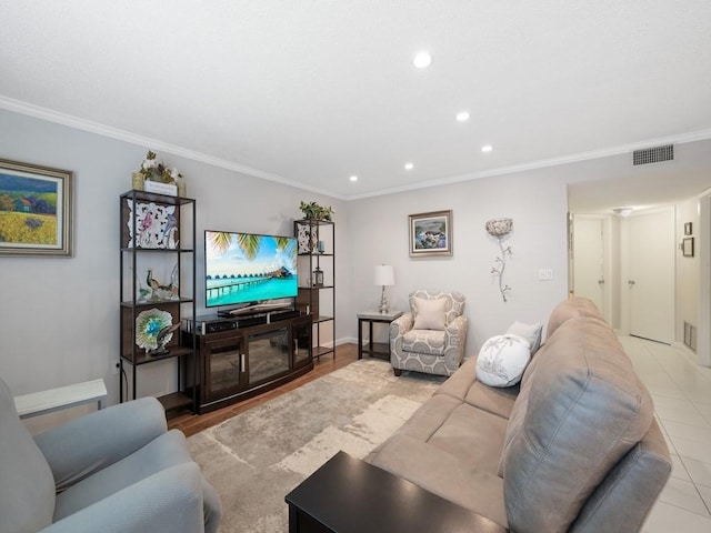 2800 Indian River Blvd Unit J1, Vero Beach, FL 32960 - living area featuring crown molding, recessed lighting, and baseboards
