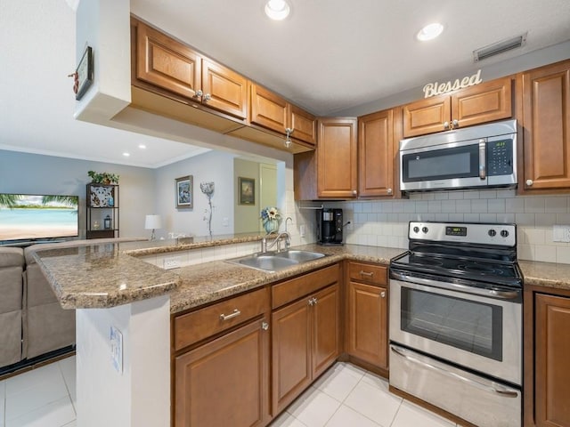 2800 Indian River Blvd Unit J1, Vero Beach, FL 32960 - kitchen with appliances with stainless steel finishes, a sink, a peninsula, light tile patterned floors, and crown molding