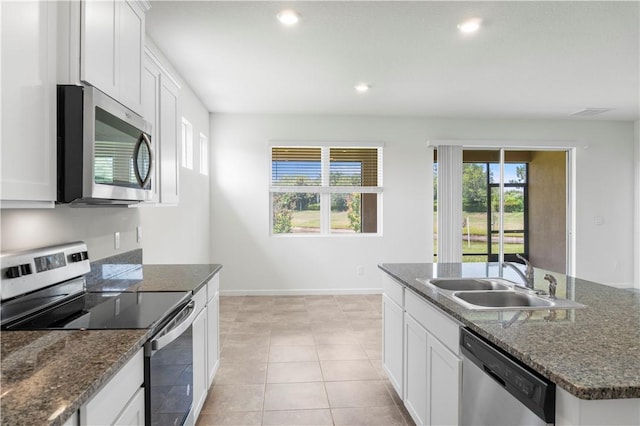 2025 Amazon Way SW, Vero Beach, FL 32962 - kitchen with appliances with stainless steel finishes, a sink, plenty of natural light, white cabinetry, and recessed lighting
