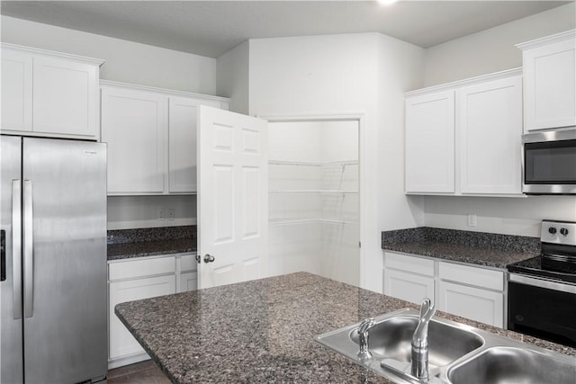 2025 Amazon Way SW, Vero Beach, FL 32962 - kitchen with stainless steel appliances, a sink, and white cabinets
