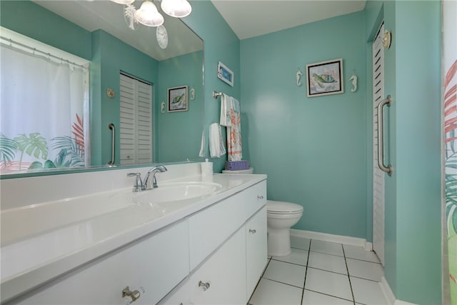 full bathroom featuring tile patterned floors, a notable chandelier, toilet, baseboards, and vanity