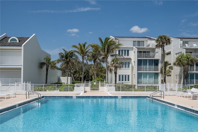 8455 Bay Leaf Ln Unit 11, Vero Beach, FL 32963 - community pool featuring fence and a patio area