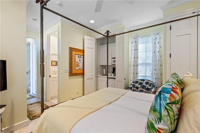 425 Indies Dr, Vero Beach, FL 32963 - bedroom featuring recessed lighting, ensuite bath, crown molding, and a ceiling fan