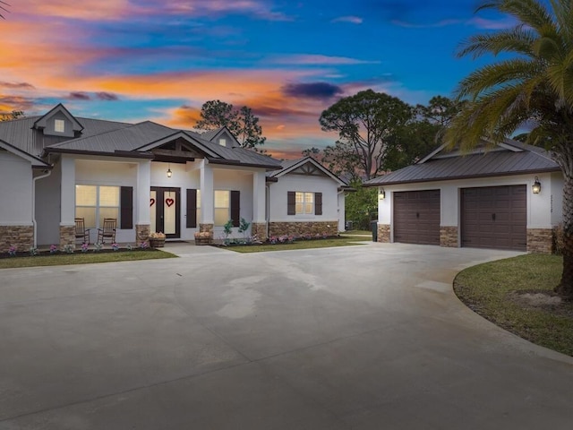 view of front of property featuring a garage