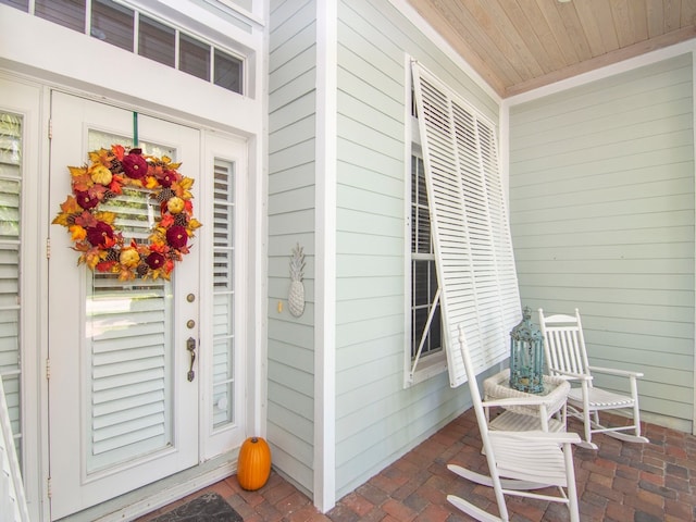 property entrance with covered porch