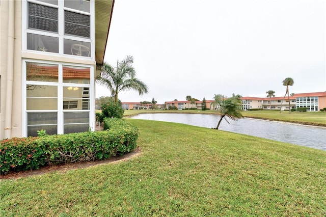 view of yard featuring a water view