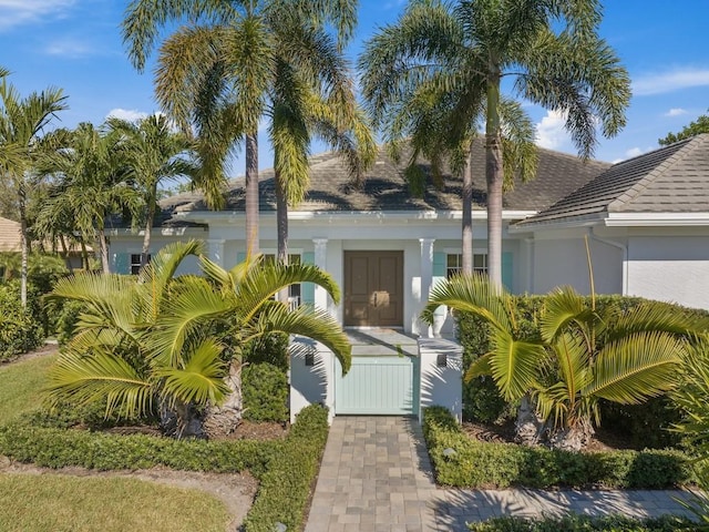 1618 W Sandpointe Pl, Vero Beach, FL 32963 - view of front of home with a gate and stucco siding