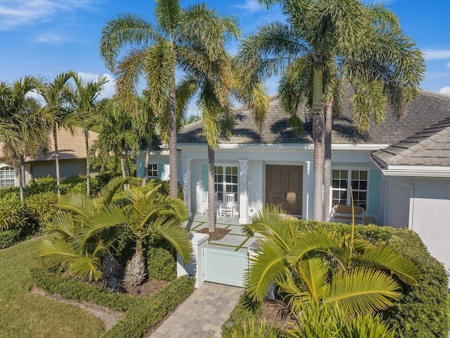 1618 W Sandpointe Pl, Vero Beach, FL 32963 - view of front of home featuring a gate, stucco siding, an attached garage, and driveway