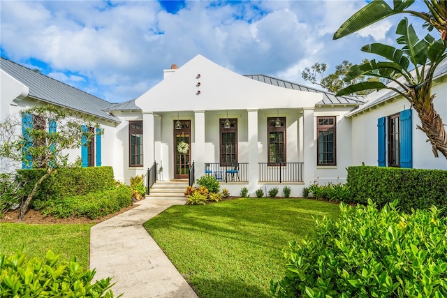 view of front facade featuring a front lawn and a porch