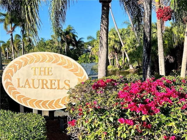 view of community / neighborhood sign