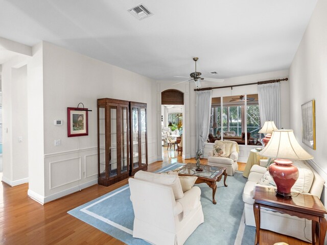 living room featuring light hardwood / wood-style floors and ceiling fan