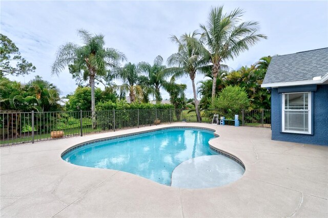 115 Larchmont Ter, Sebastian, FL 32958 - view of swimming pool featuring a patio