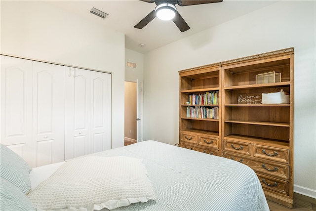 bedroom featuring hardwood / wood-style floors, ceiling fan, and a closet