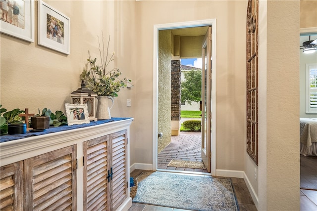 entryway featuring ceiling fan