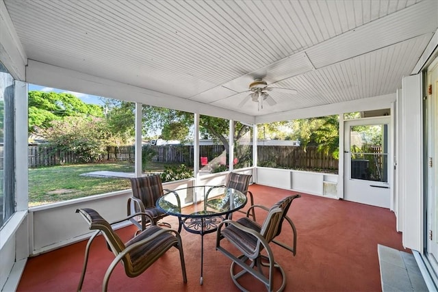 sunroom featuring a ceiling fan