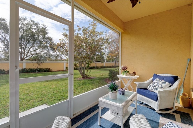 sunroom with ceiling fan