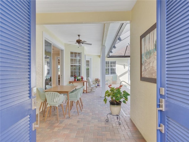 sunroom with ceiling fan