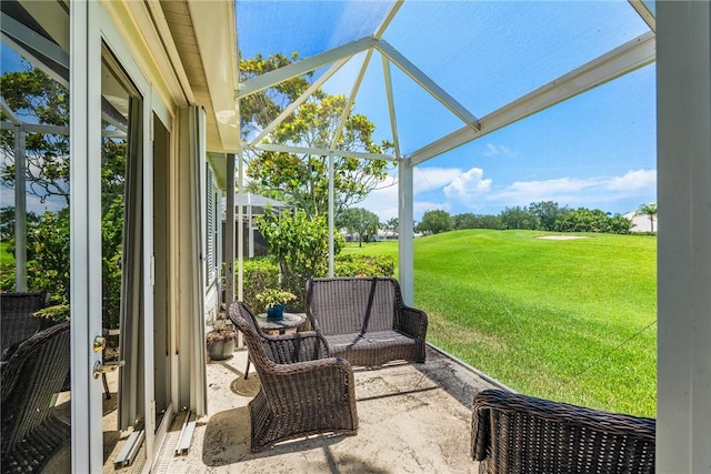1135 Saint Georges Ln, Vero Beach, FL 32967 - sunroom featuring golf course view