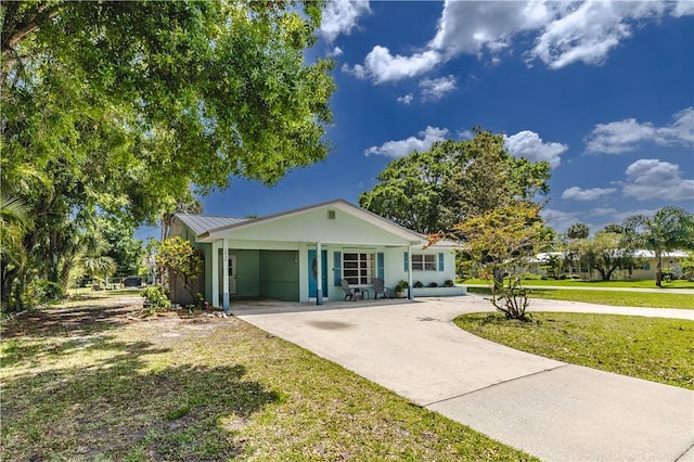 1936 5th Ave, Vero Beach, FL 32960 - view of front of property with driveway, a front lawn, and a carport