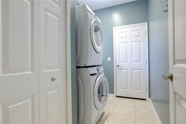 537 Ray St, Sebastian, FL 32958 - clothes washing area featuring laundry area, baseboards, light tile patterned flooring, and stacked washer / dryer