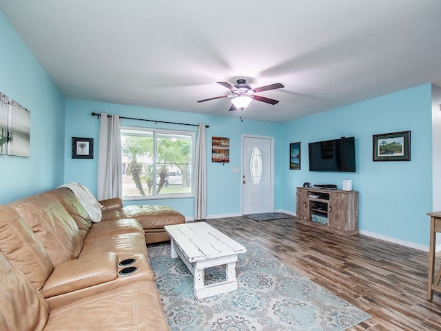 624 24th St SW, Vero Beach, FL 32962 - living area featuring ceiling fan and wood finished floors