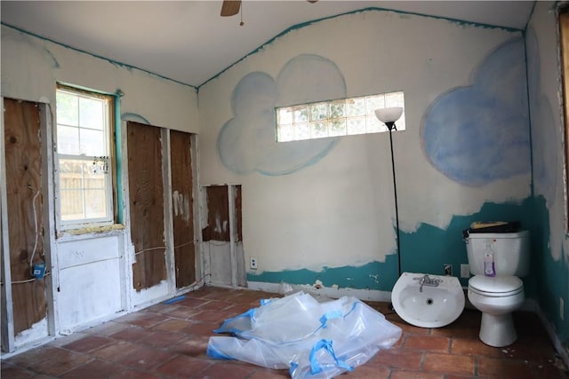 755 39th Ave, Vero Beach, FL 32968 - bathroom featuring vaulted ceiling, a ceiling fan, toilet, and a bidet