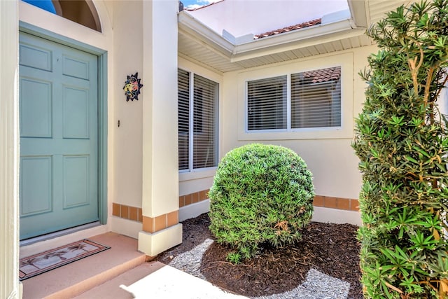 202 N Carmel Ct, Vero Beach, FL 32963 - doorway to property featuring stucco siding