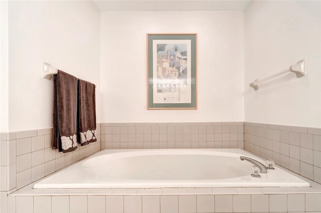 202 N Carmel Ct, Vero Beach, FL 32963 - bathroom with a garden tub