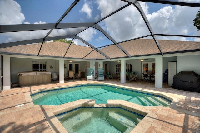 view of swimming pool with a patio area, a ceiling fan, outdoor dining area, a lanai, and a pool with connected hot tub