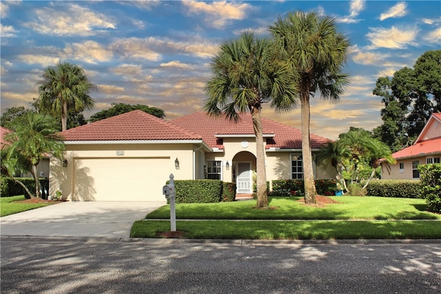 view of front of home featuring a lawn and a garage