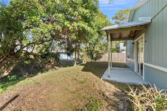 view of yard featuring a patio