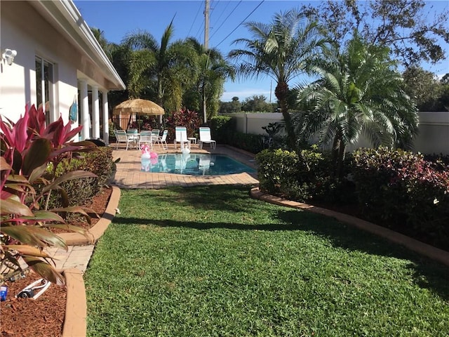 view of swimming pool featuring a yard