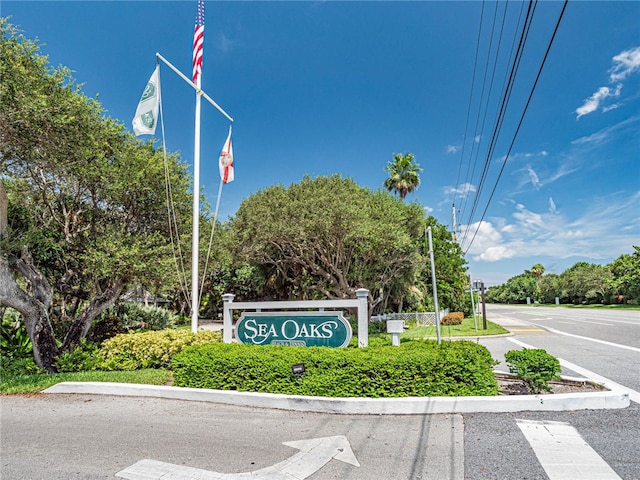 view of community / neighborhood sign