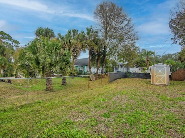 view of yard with an outdoor structure