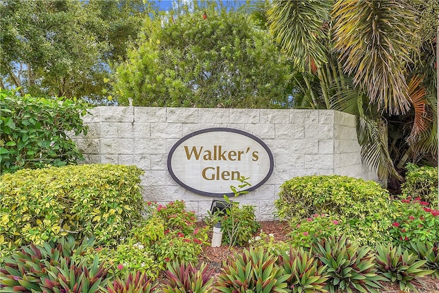 view of community / neighborhood sign