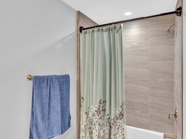 bathroom featuring shower / bath combo