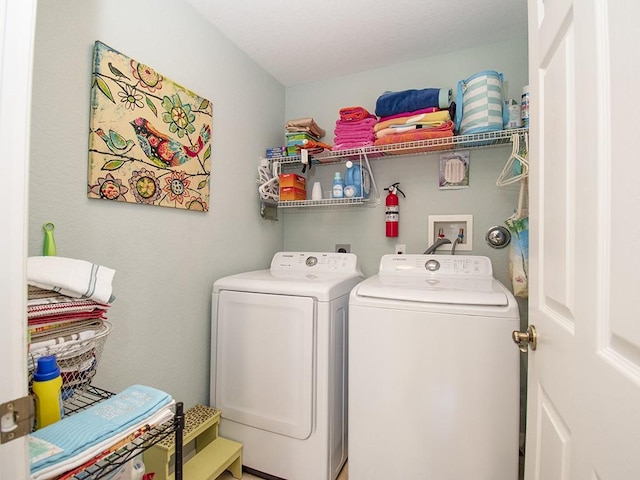4368 56th Ln, Vero Beach, FL 32967 - laundry room with washing machine and dryer