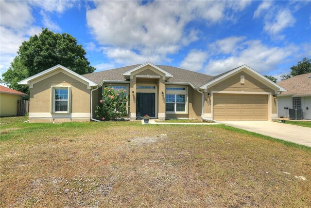 view of front of property featuring stucco siding, an attached garage, driveway, and a front lawn