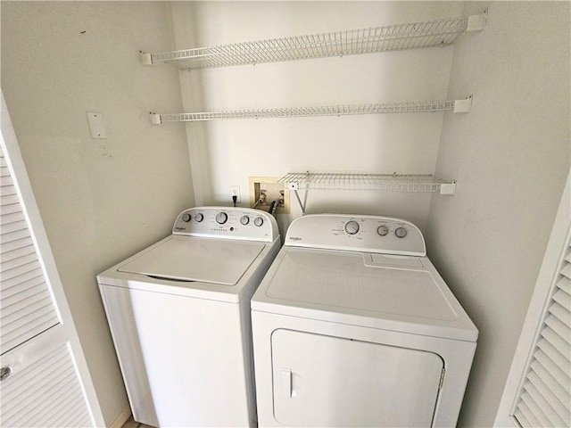 542 9th Pl, Vero Beach, FL 32960 - washroom with independent washer and dryer