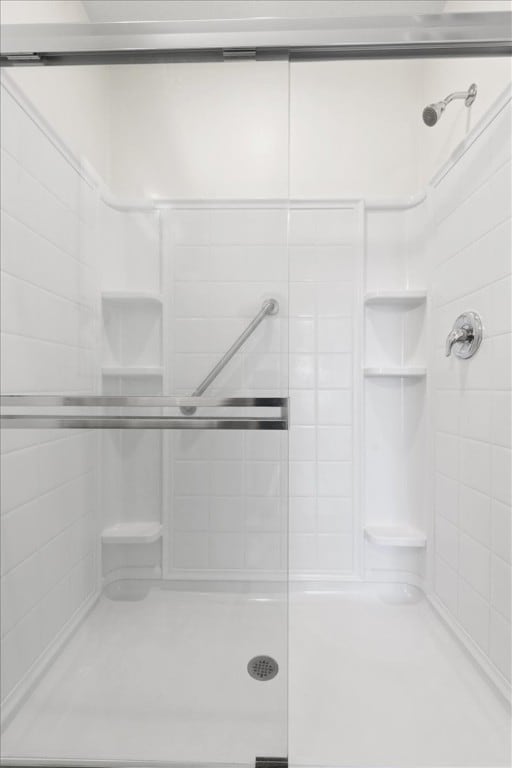 bathroom with a tile shower