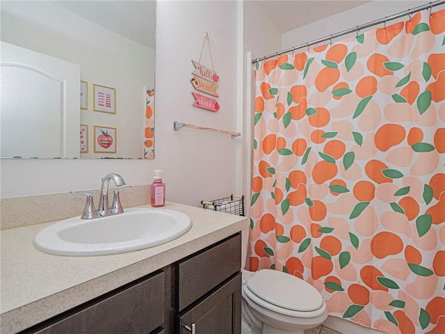 bathroom featuring a shower with curtain, vanity, and toilet