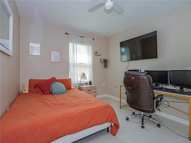 bedroom with ceiling fan