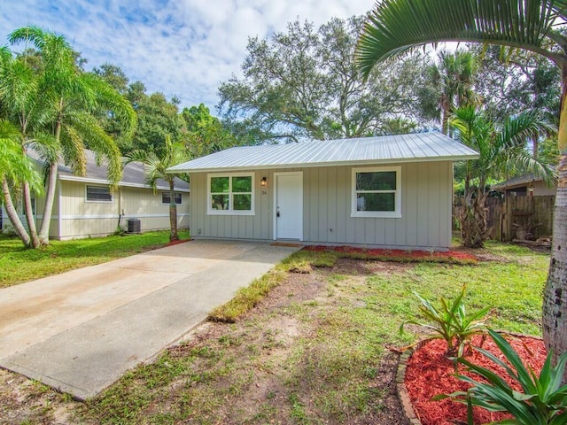 ranch-style home featuring a front yard