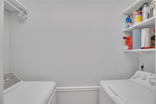 1011 Royal Palm Blvd Unit B3, Vero Beach, FL 32960 - laundry area with washing machine and clothes dryer