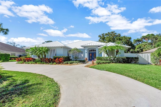 ranch-style home featuring a front lawn