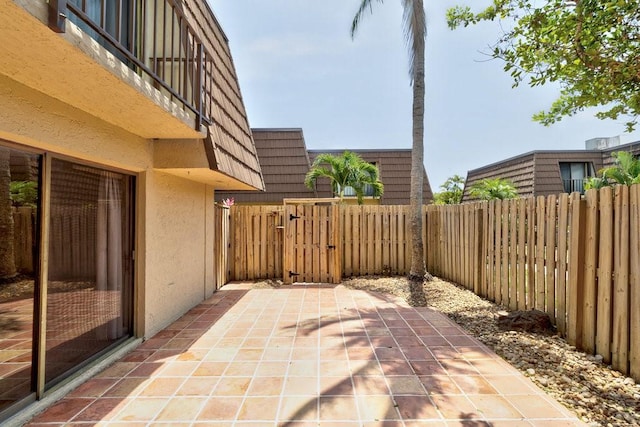 1166 6th Ave Unit 19C, Vero Beach, FL 32960 - fenced backyard featuring a patio area and a gate