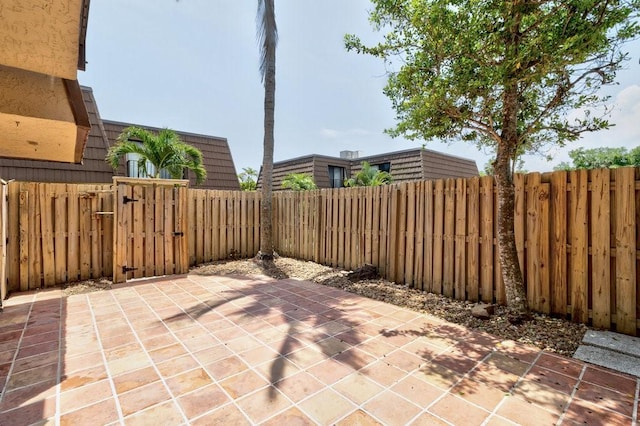 1166 6th Ave Unit 19C, Vero Beach, FL 32960 - fenced backyard featuring a patio area and a gate