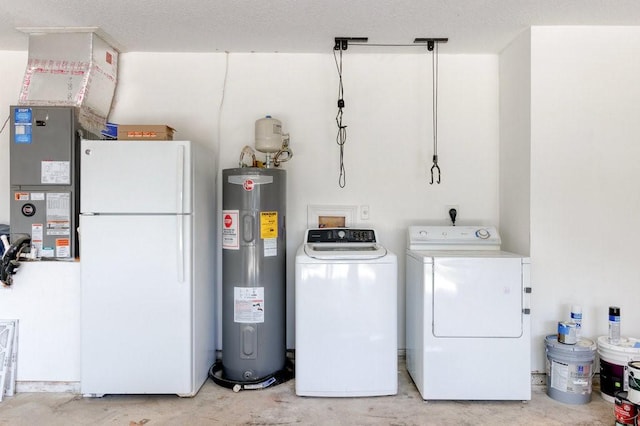 841 Carnation Dr, Sebastian, FL 32958 - laundry area featuring water heater and washer and clothes dryer