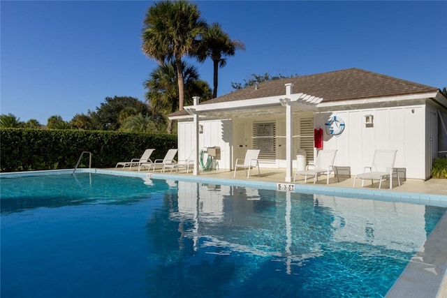 view of swimming pool featuring a patio